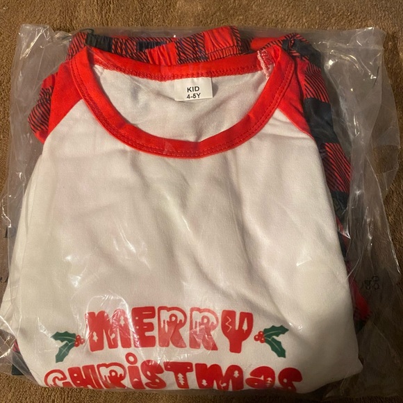 Matching peanuts theme family pajamas. Kids 4-5 years. - Picture 2 of 2